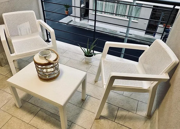 Chalaroste تيراسيني